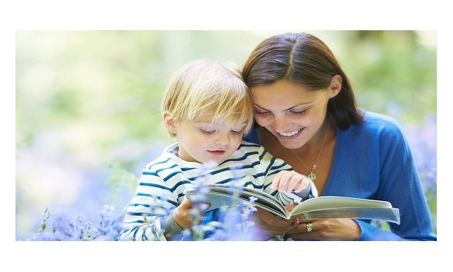 Leggere ai bambini, leggere agli adolescenti: perché è sempre più importante