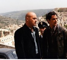 Il commissario Montalbano stasera in tv: trama dell'episodio "Il gioco delle tre carte"