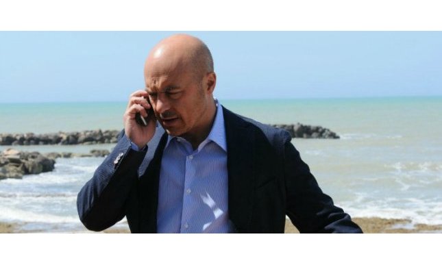 Il commissario Montalbano questa sera in tv "La pista di sabbia"