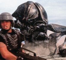 Starship Troopers- Fanteria dello spazio: trama e trailer del film stasera in tv