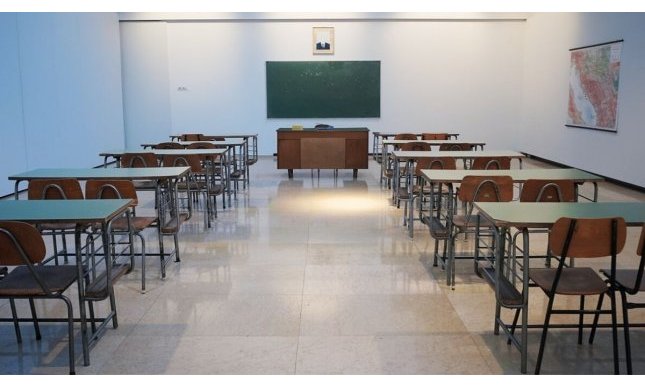 Rientro a scuola: a settembre in aula con le mascherine, ma niente plexiglas