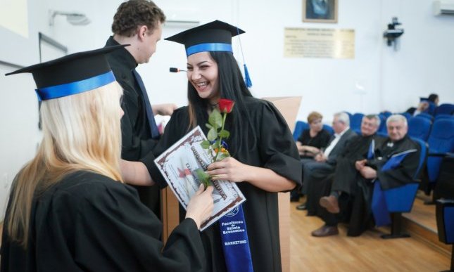 Maturità 2024: frasi di auguri e citazioni per i diplomati