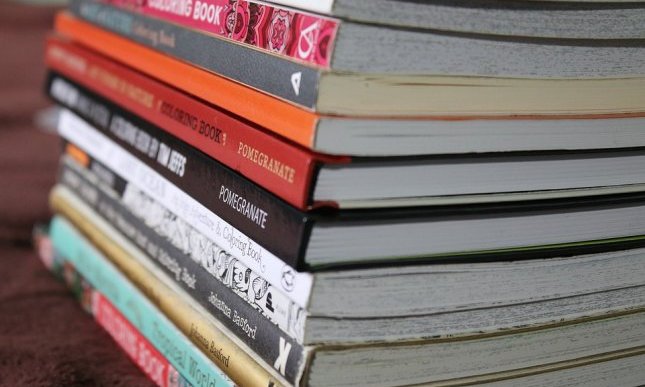 Book Delivery a Milano: ecco come funziona l'esperimento di Feltrinelli e Glovo