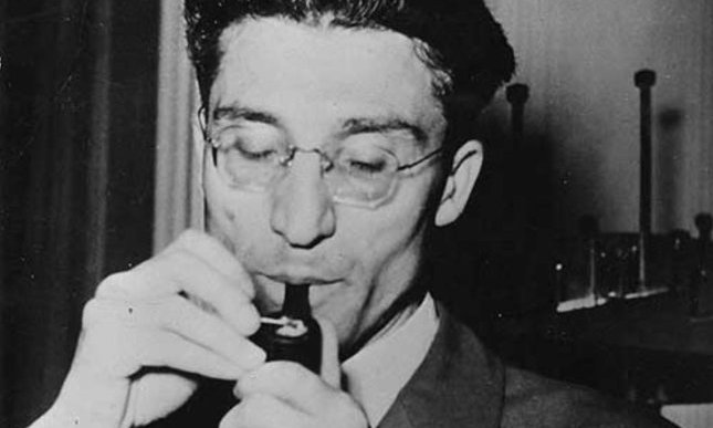 “Ascolteremo nella calma stanca” di Cesare Pavese: la poesia sull'amore disperato verso tutte le cose