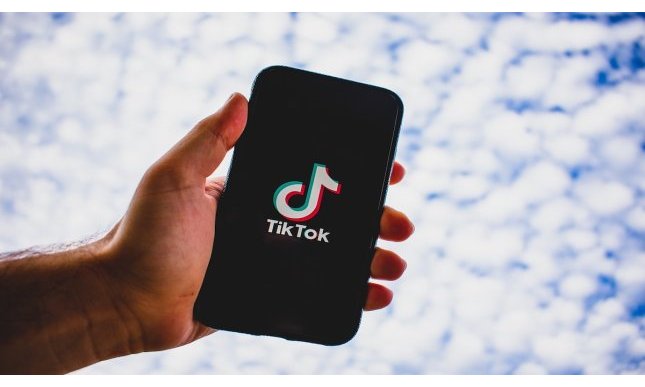 TikTok Book Club: cos'è e come funziona