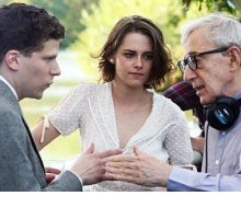 In libreria “Woody Allen. L'ultimo genio” di Natalio Grueso mentre al cinema è successo di pubblico per “Café Society”