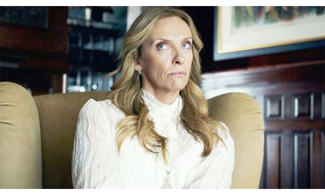 Il libro Scrittori e amanti diventa un film: ecco l'esordio da regista di Toni Collette