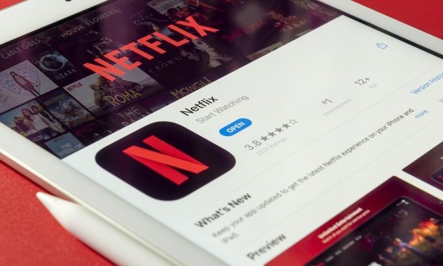 Catalogo Netflix febbraio 2021: ecco serie tv e film tratti da libri