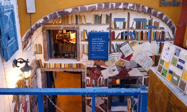 Atlantis Books: la suggestiva libreria sull'isola di Santorini è chiusa?