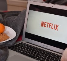 Catalogo Netflix giugno 2021: serie tv e film tratti da libri