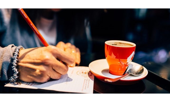 Caffè, cornetto e poesia: ecco i bar a Roma in cui trovare le poesie gratis