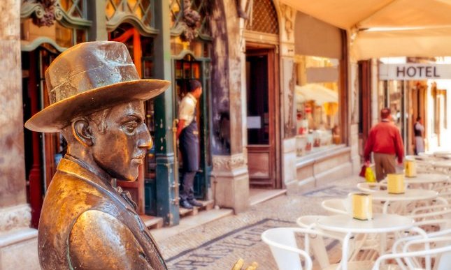 “Se io, ancor che nessuno”: la poesia sul viaggio di Fernando Pessoa