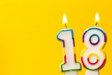 Auguri per i 18 anni: le migliori frasi da scrivere sul biglietto