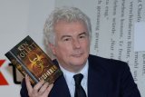 Ken Follett: in uscita a settembre il prequel de I pilastri della terra