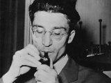 “Ascolteremo nella calma stanca” di Cesare Pavese: la poesia sull'amore disperato verso tutte le cose