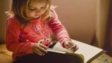 25 libri per bambini da regalare a Natale: la guida 2021